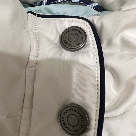 Tommy Hilfiger white puffer vest with pockets and embroidery detail - Picture 6 of 14